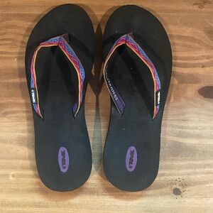 Women’s Teva sandals in rainbow. Size 8.